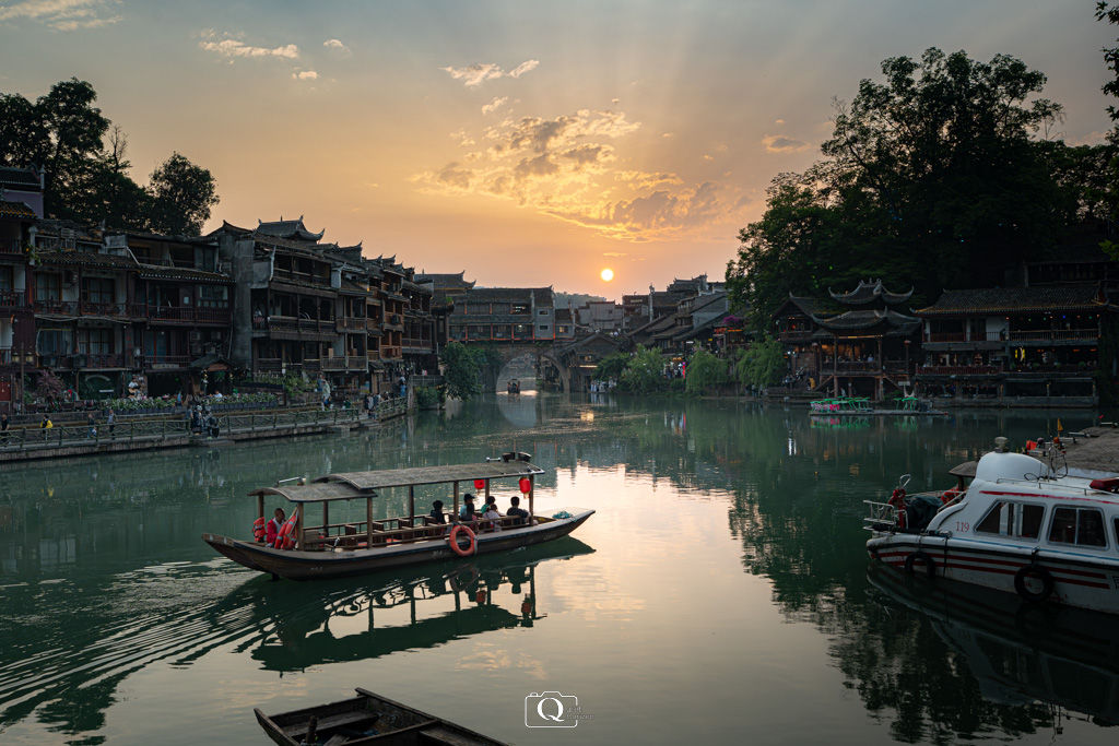 Quick Photo Study: Experiencing The Ancient Town: Feng Huang
